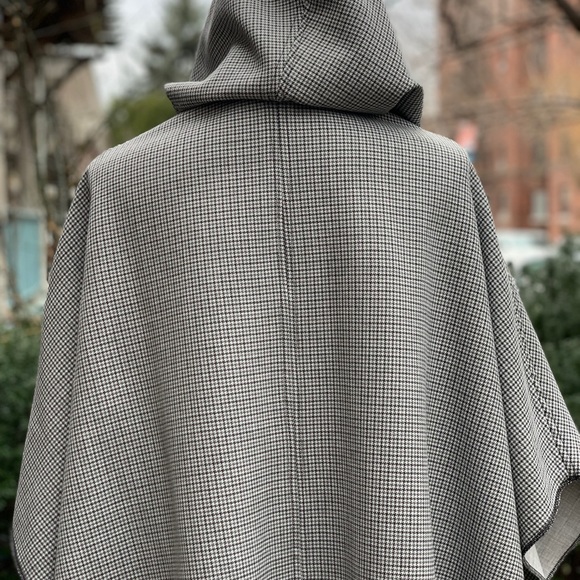 Handmade Houndstooth Hooded Cape with Front Pockets and Oversized Buttons, XL - Picture 8 of 10